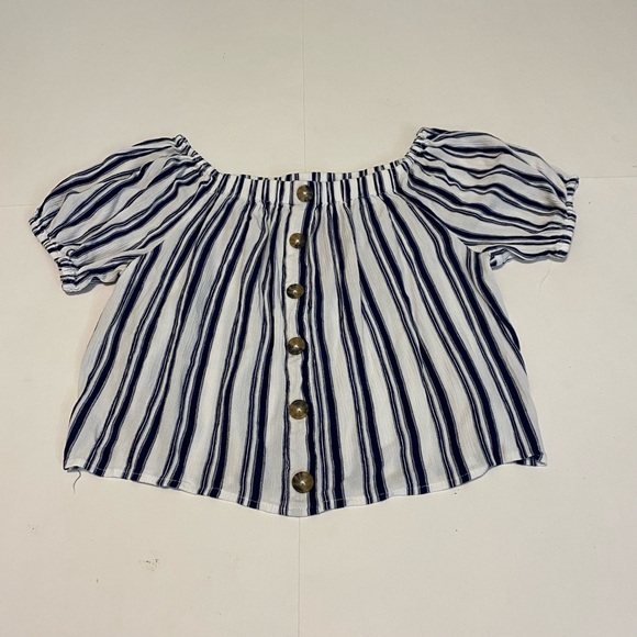 Rue21 Tops - 11. Rue 21 blue & white crop top size medium